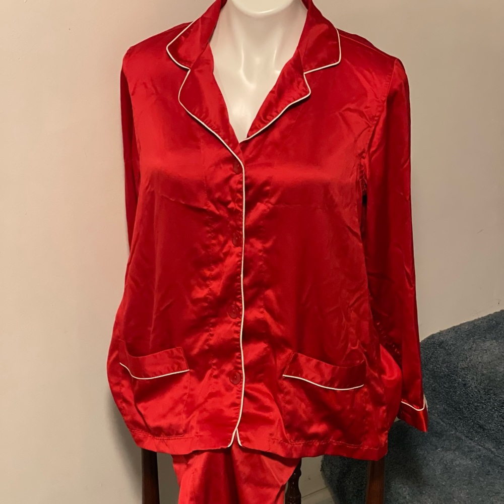 Chanteuse Intimates Satin Two-Piece Red WITH POCKETS on top! Size L